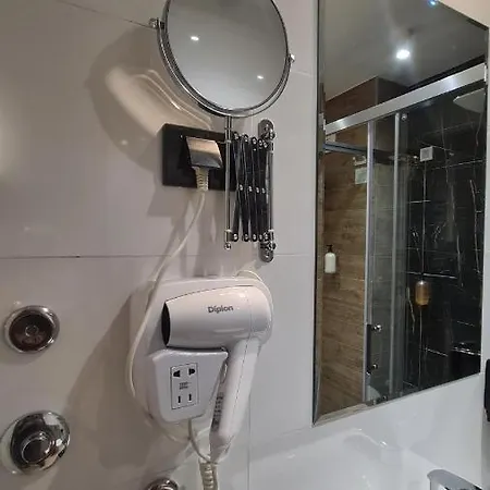 55 M2 In With 5 Stars - Breakfast And Included In The Price